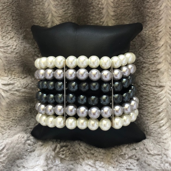 NWOT Cuff Bracelet Faux Pearl 🧡 - Picture 3 of 3